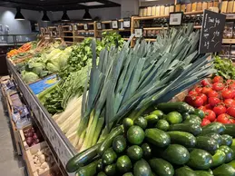 714-biocoop-voglans-magasin-alimentation-bio-poireau-courgette-legume-saison.webp