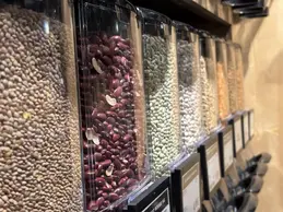 714-biocoop-voglans-magasin-alimentation-bio-vrac-fruit-sec-legumineuse.webp